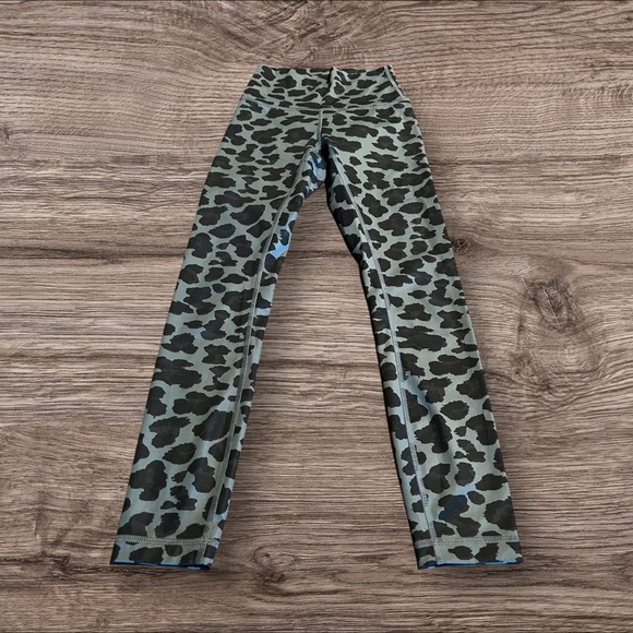 Lululemon Animal Print Gray Black Leggings Size 2  XXS - Picture 1 of 5